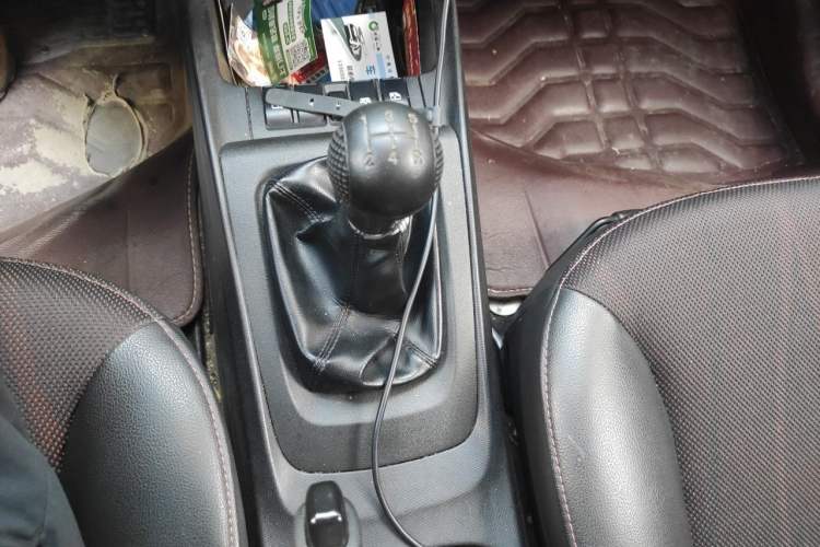 Used Chevrolet Sail 2013 Sedan 1.4L Manual Ideal Happiness Edition Gear Lever
