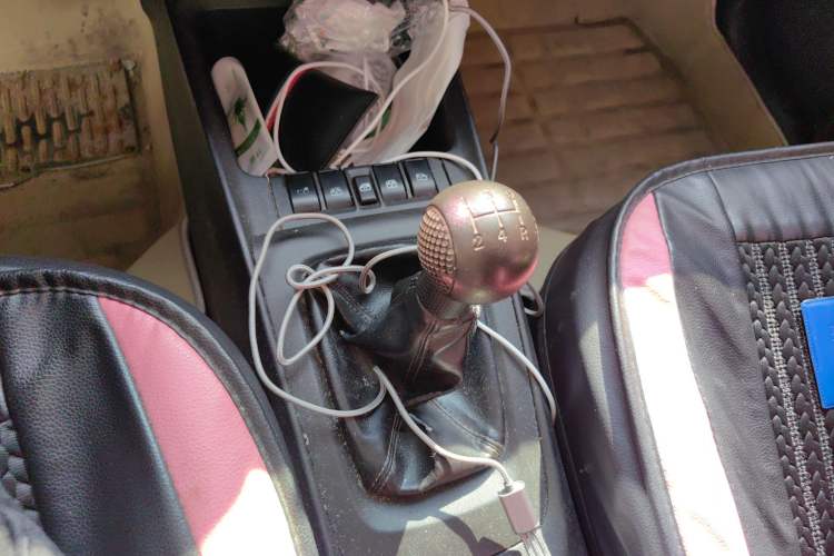 Used Chevrolet Sail 2013 Sedan 1.2L Manual Fashionable Happiness Edition Gear Lever