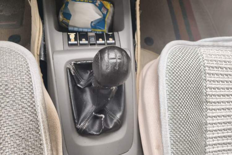 Used Chevrolet Sail 2013 Sedan 1.2L Manual Fashionable Happiness Edition Gear Lever