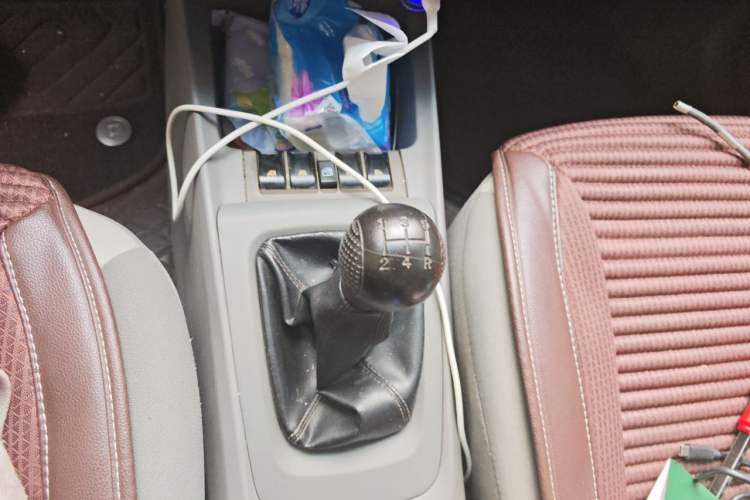 Used Chevrolet Sail 2013 Sedan 1.2L Manual Fashionable Happiness Edition Gear Lever