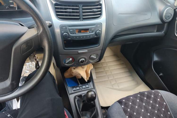 Used Chevrolet Sail 2013 Sedan 1.2L Manual Fashionable Happiness Edition Gear Lever