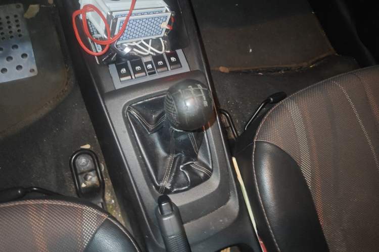 Used Chevrolet Sail 2013 Sedan 1.2L Manual Fashionable Happiness Edition Gear Lever
