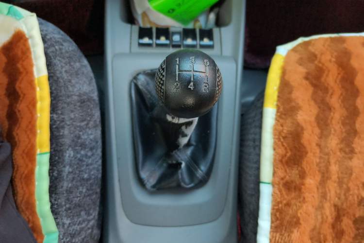Used Chevrolet Sail 2013 Sedan 1.4L Manual Ideal Happiness Edition Gear Lever