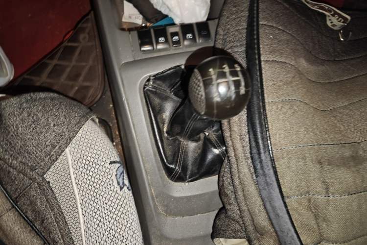 Used Chevrolet Sail 2013 Sedan 1.4L Manual Happiness Edition II Gear Lever
