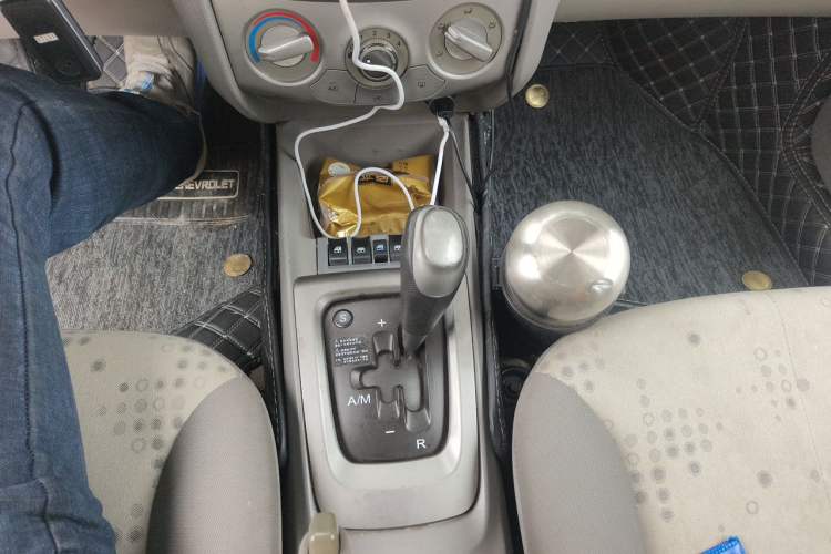 Used Chevrolet Sail 2013 Hatchback 1.2L AMT Ideal Edition Gear Lever