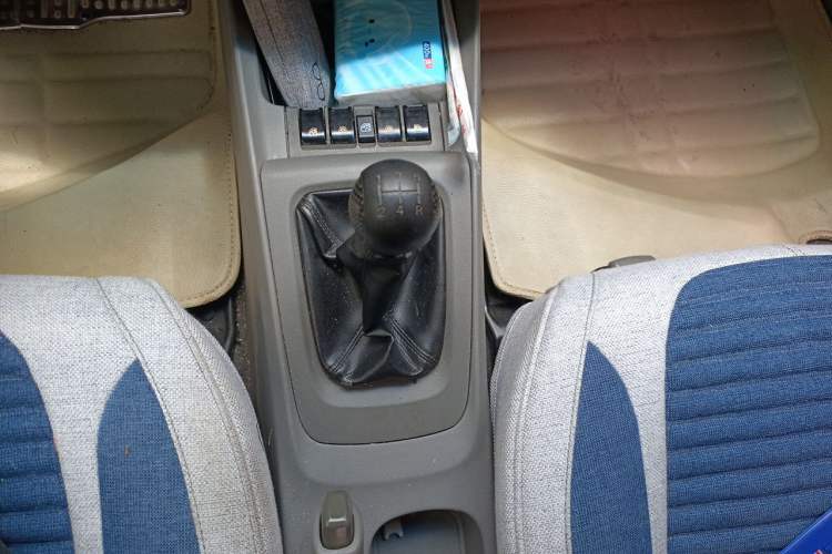 Used Chevrolet Sail 2013 Sedan 1.2L Manual Fashionable Happiness Edition Gear Lever
