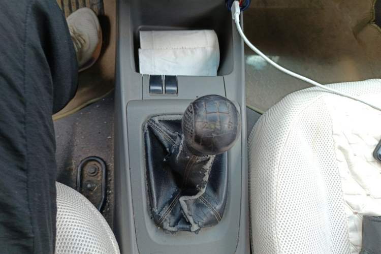 Used Chevrolet Sail 2013 Sedan 1.2L Manual Warm Edition Gear Lever