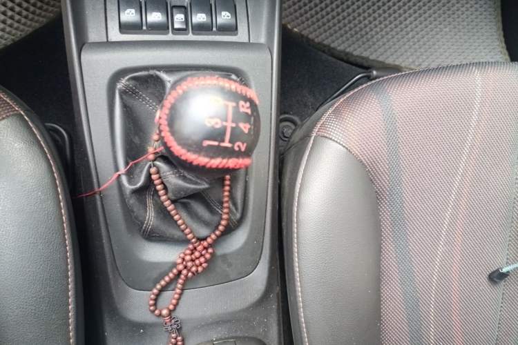 Used Chevrolet Sail 2013 Sedan 1.4L Manual - Youyi Happiness Edition Gear Lever