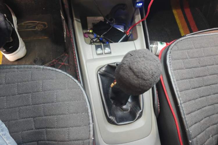 Used Chevrolet Sail 2013 Sedan 1.4L Manual Ideal Edition Gear Lever