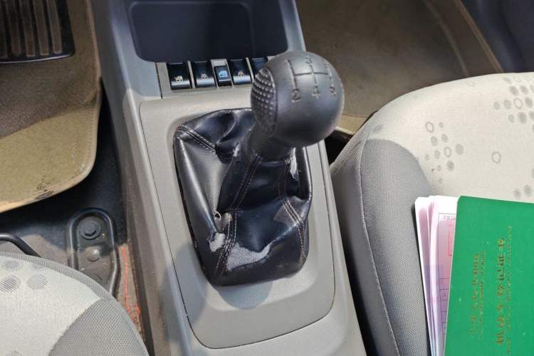 Used Chevrolet Sail 2013 Sedan 1.4L Manual Ideal Edition Gear Lever