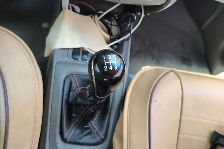 Used Chevrolet Sail 2013 Sedan 1.4L Manual Elegance Edition Gear Lever