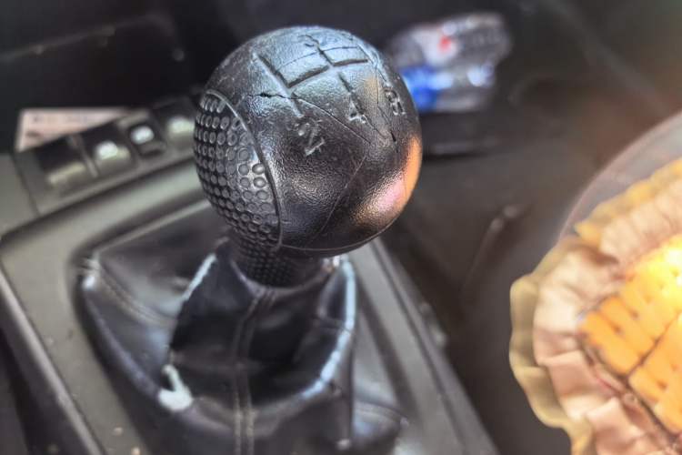 Used Chevrolet Sail 2013 Sedan 1.2L Manual Fashionable Happiness Edition Gear Lever
