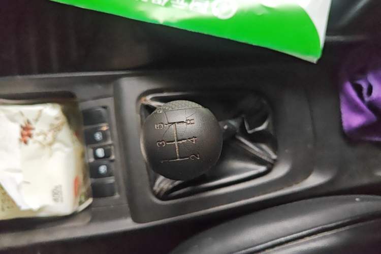 Used Chevrolet Sail 2013 Sedan 1.2L Manual Fashionable Happiness Edition Gear Lever
