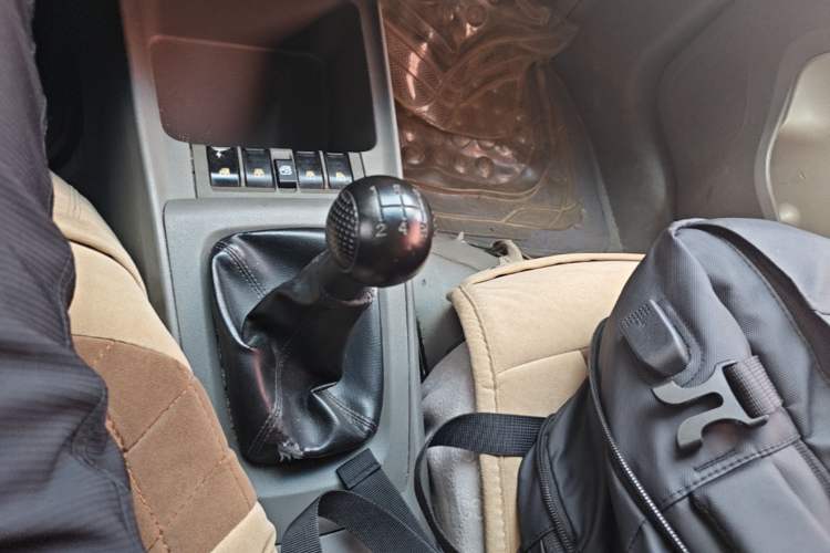 Used Chevrolet Sail 2013 Sedan 1.2L Manual Fashionable Happiness Edition Gear Lever