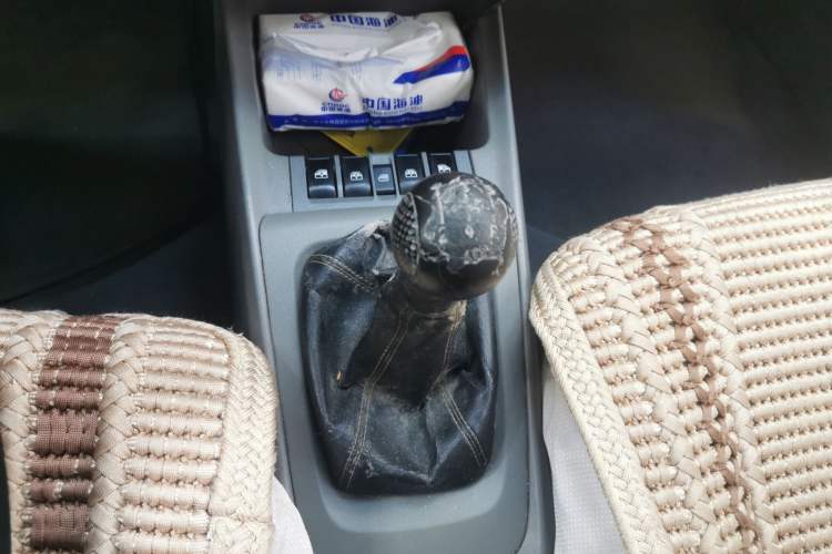 Used Chevrolet Sail 2013 Sedan 1.4L Manual Elegance Edition Gear Lever
