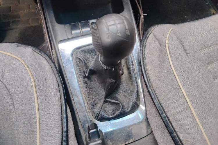 Used Chevrolet Sail 2013 Sedan 1.2L Manual Fashionable Happiness Edition Gear Lever