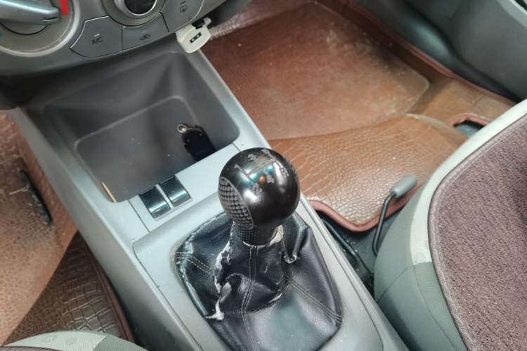 Used Chevrolet Sail 2013 Sedan 1.2L Manual Fashion Edition Gear Lever
