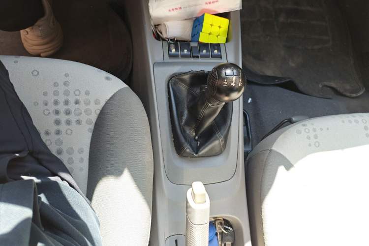 Used Chevrolet Sail 2013 Sedan 1.2L Manual Fashionable Happiness Edition Gear Lever