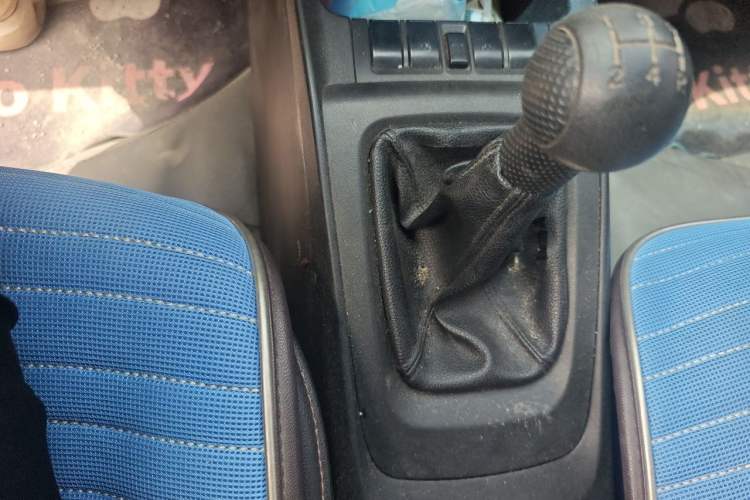 Used Chevrolet Sail 2013 Sedan 1.4L Manual - Youyi Happiness Edition Gear Lever
