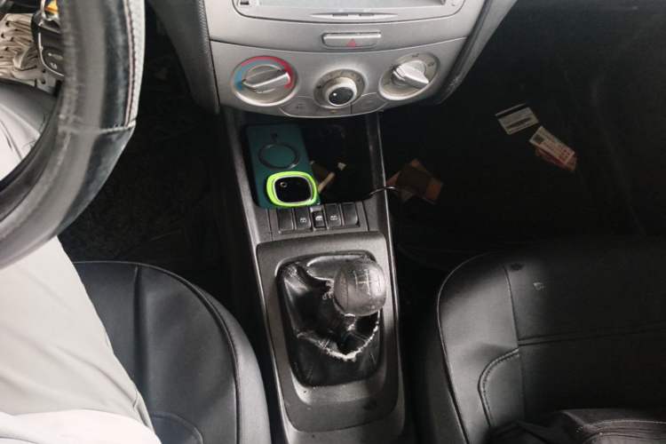 Used Chevrolet Sail 2013 Sedan 1.2L Manual Fashionable Happiness Edition Gear Lever