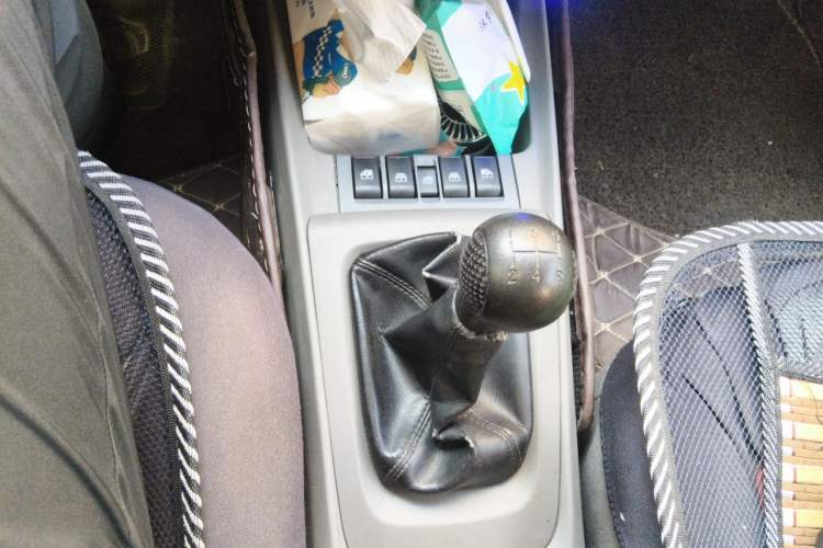Used Chevrolet Sail 2013 Sedan 1.2L Manual Fashionable Happiness Edition Gear Lever
