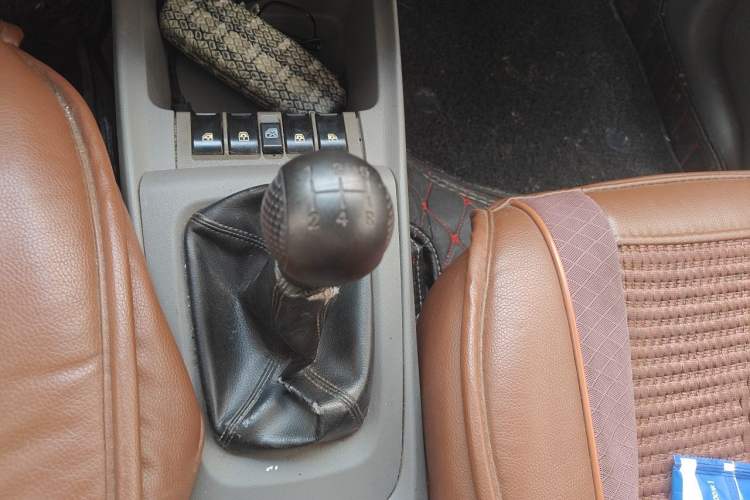 Used Chevrolet Sail 2013 Sedan 1.2L Manual Fashionable Happiness Edition Gear Lever