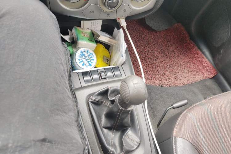 Used Chevrolet Sail 2013 Sedan 1.4L Manual - Youyi Happiness Edition Gear Lever
