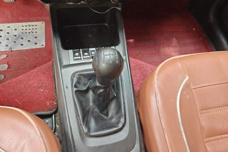 Used Chevrolet Sail 2013 Sedan 1.4L Manual - Youyi Happiness Edition Gear Lever