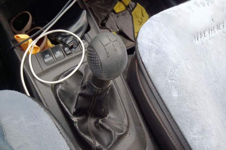 Used Chevrolet Sail 2013 Sedan 1.2L Manual Fashionable Happiness Edition Gear Lever