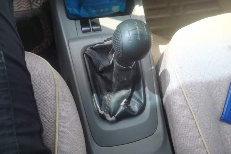 Used Chevrolet Sail 2013 Sedan 1.2L Manual Fashion Edition Gear Lever