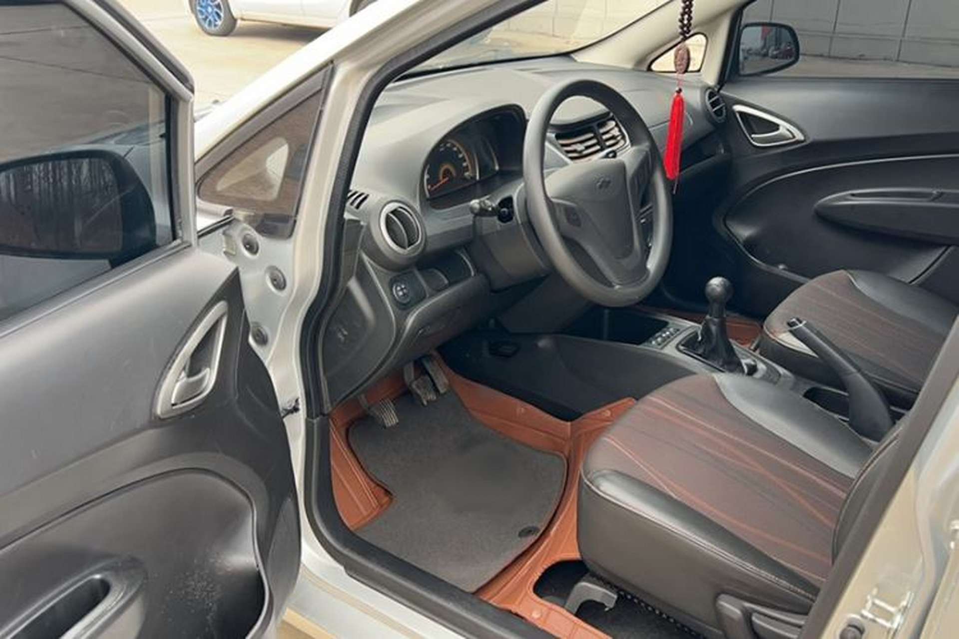 Used Chevrolet Sail 2013 Sedan 1.4L Manual Ideal Happiness Edition Interior 3