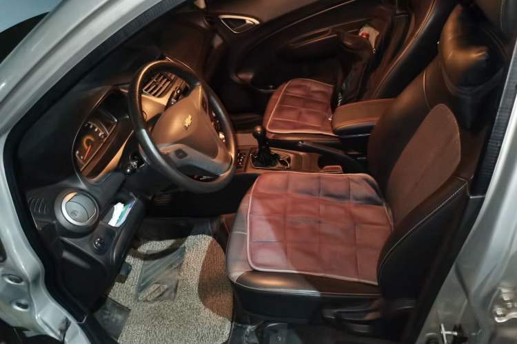 Used Chevrolet Sail 2013 Sedan 1.4L Manual Elegance Edition Left Front Seat