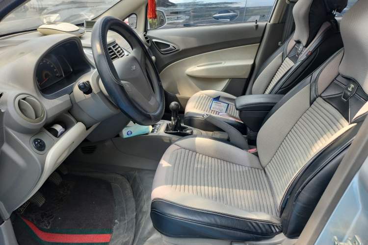 Used Chevrolet Sail 2013 Sedan 1.4L Manual Happiness Edition II Left Front Seat