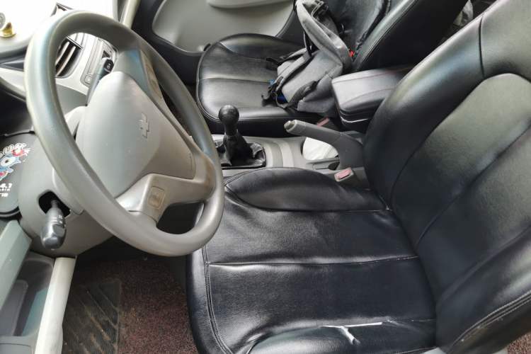 Used Chevrolet Sail 2013 Sedan 1.2L Manual Warm Edition Left Front Seat