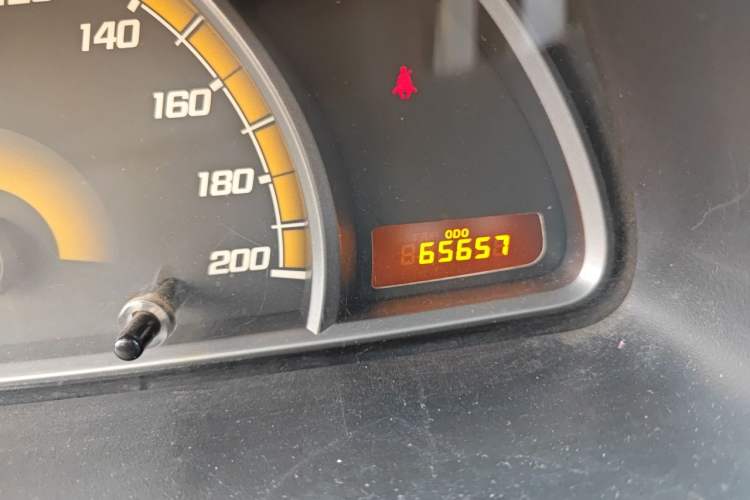 Used Chevrolet Sail 2013 Sedan 1.4L Manual Happiness Edition II Odometer Close Up