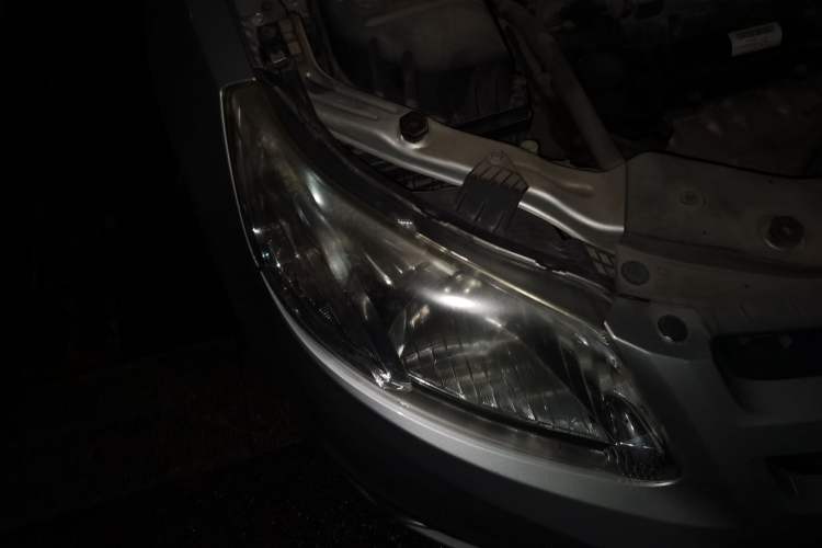 Used Chevrolet Sail 2013 Sedan 1.4L Manual Elegance Edition Right Front Headlight