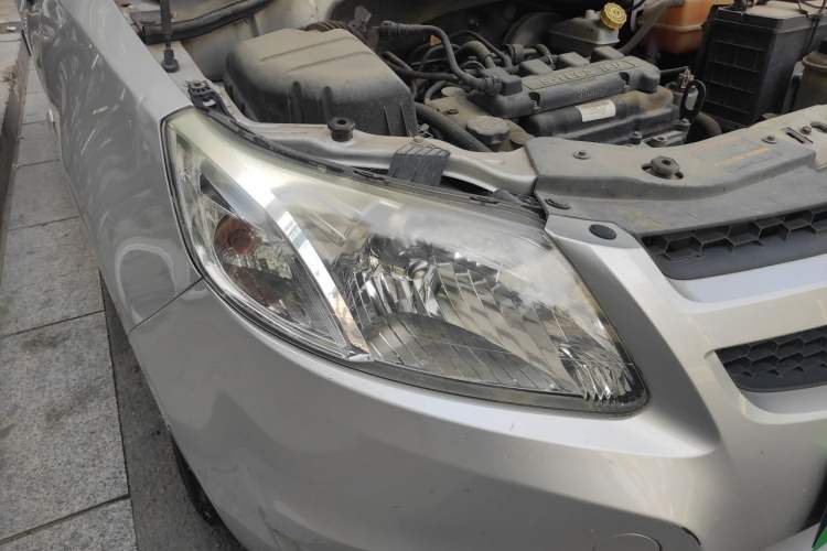 Used Chevrolet Sail 2013 Sedan 1.4L Manual Ideal Happiness Edition Right Front Headlight