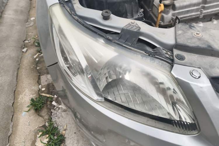 Used Chevrolet Sail 2013 Sedan 1.2L Manual Fashionable Happiness Edition Right Front Headlight