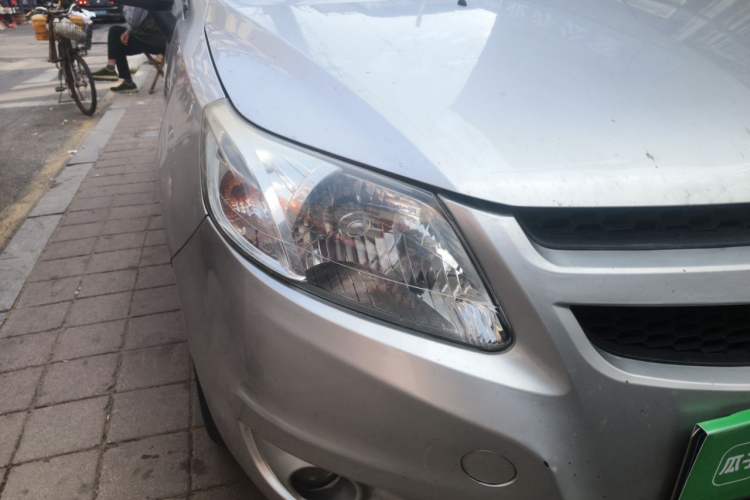 Used Chevrolet Sail 2013 Sedan 1.4L Manual Elegance Edition Right Front Headlight