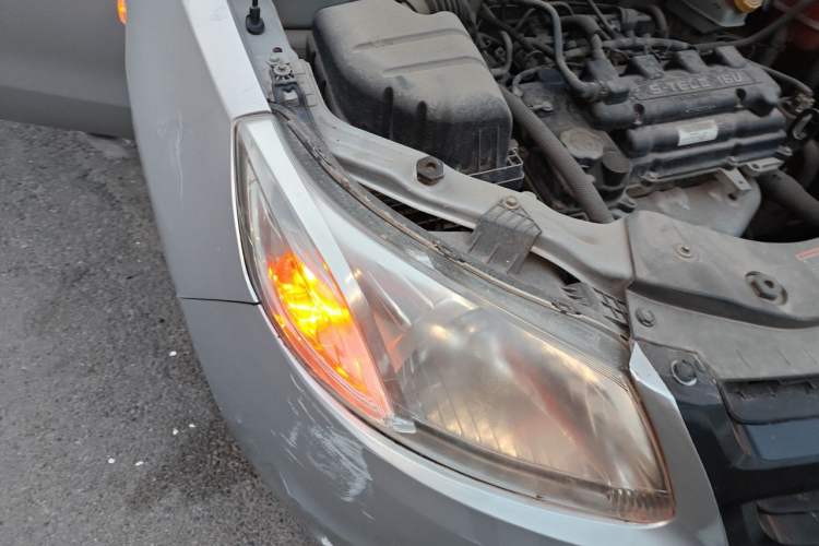 Used Chevrolet Sail 2013 Sedan 1.4L Manual Happiness Edition II Right Front Headlight