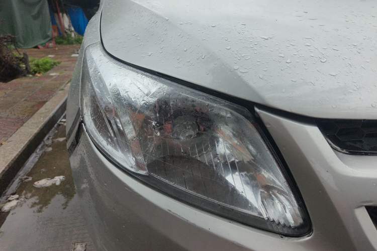 Used Chevrolet Sail 2013 Hatchback 1.2L AMT Ideal Edition Right Front Headlight