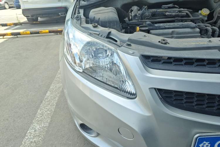 Used Chevrolet Sail 2013 Sedan 1.2L Manual Fashionable Happiness Edition Right Front Headlight