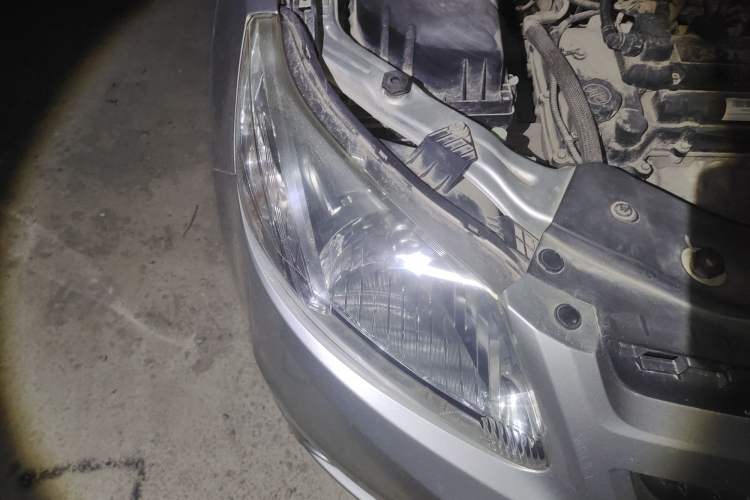 Used Chevrolet Sail 2013 Sedan 1.4L Manual Ideal Happiness Edition Right Front Headlight