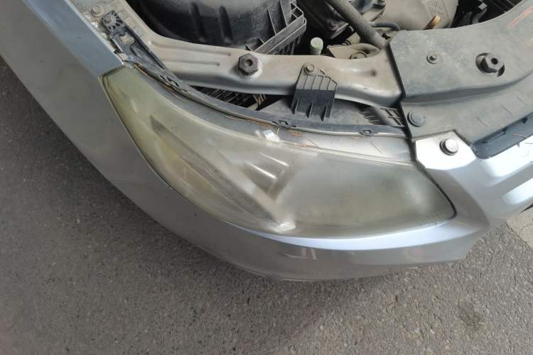 Used Chevrolet Sail 2013 Sedan 1.4L Manual Elegance Edition Right Front Headlight