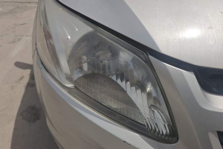 Used Chevrolet Sail 2013 Sedan 1.4L Manual - Youyi Happiness Edition Right Front Headlight