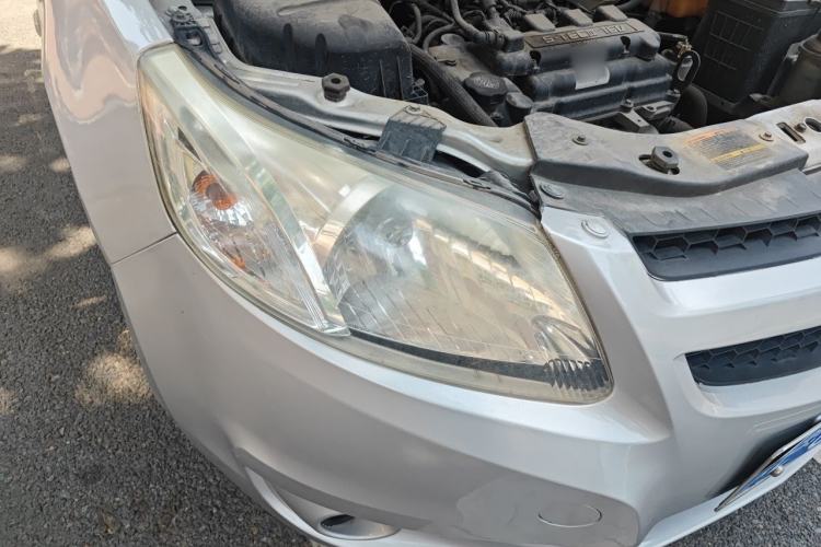 Used Chevrolet Sail 2013 Sedan 1.4L Manual Happiness Edition II Right Front Headlight