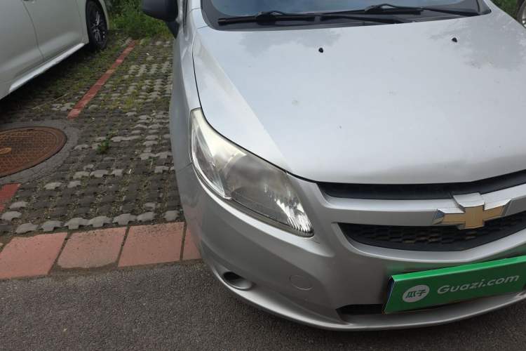 Used Chevrolet Sail 2013 Sedan 1.2L Manual Warm Edition Right Front Headlight