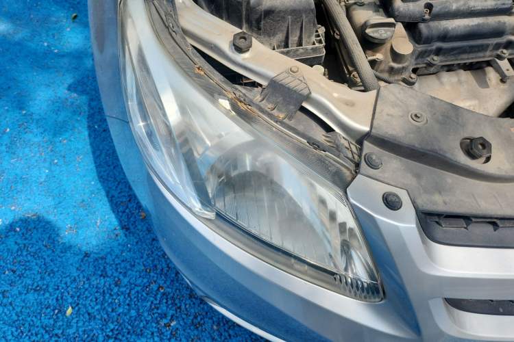 Used Chevrolet Sail 2013 Sedan 1.4L Manual Happiness Edition II Right Front Headlight