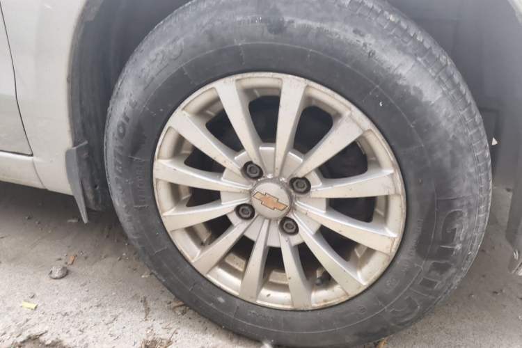 Used Chevrolet Sail 2013 Sedan 1.2L Manual Fashionable Happiness Edition Right Front Wheel Hub