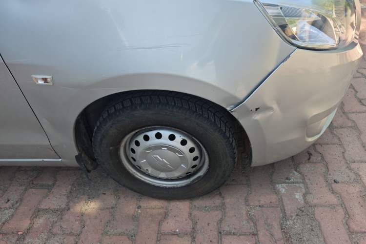 Used Chevrolet Sail 2013 Sedan 1.2L Manual Fashion Edition Right Front Wheel Hub